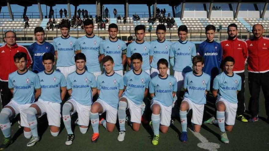 La plantilla del segundo equipo cadete del Celta. // E. A.