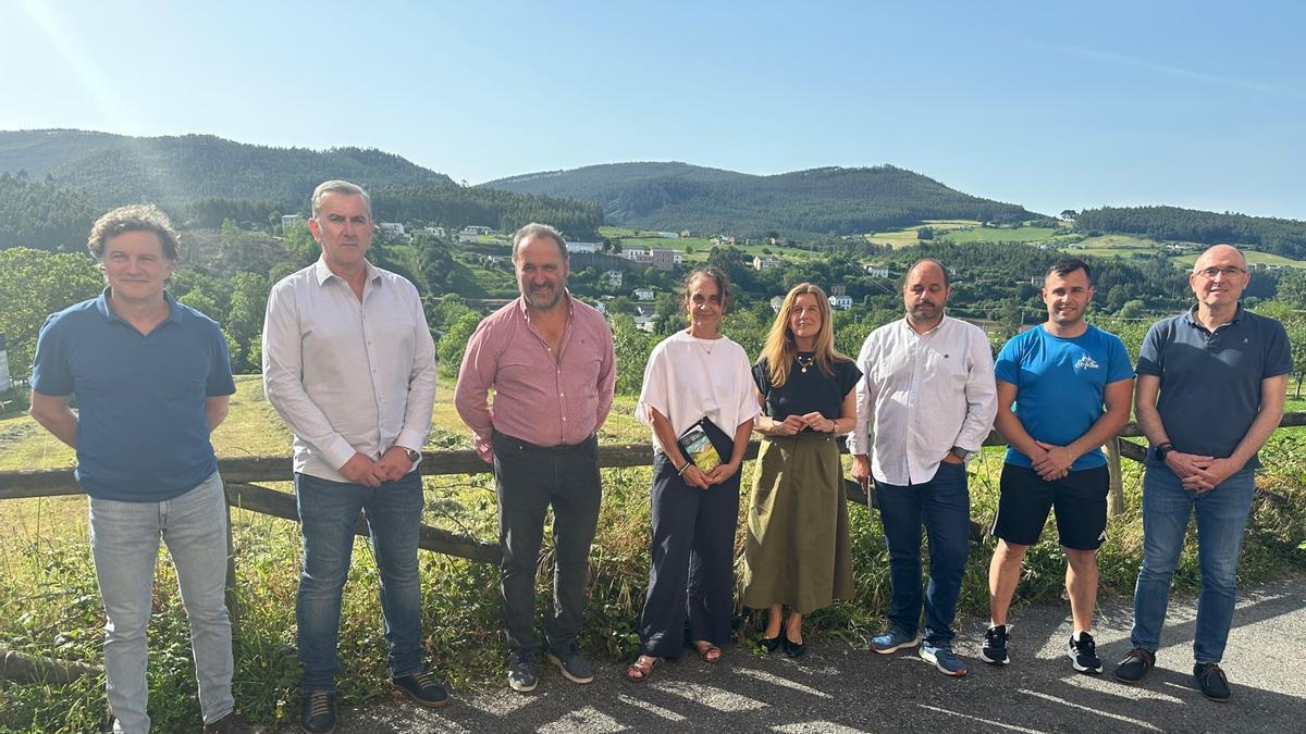 Por la izquierda, Clemente Martínez, Ángel Miranda, Pedro Amago, Yolanda Alzu, María José Iglesias, Ángel Prieto, Yoel García y Luis Felipe Fernández.