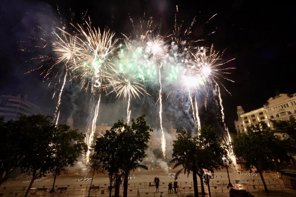 La pirotecnia echa el cierre a la Gran Fira de València