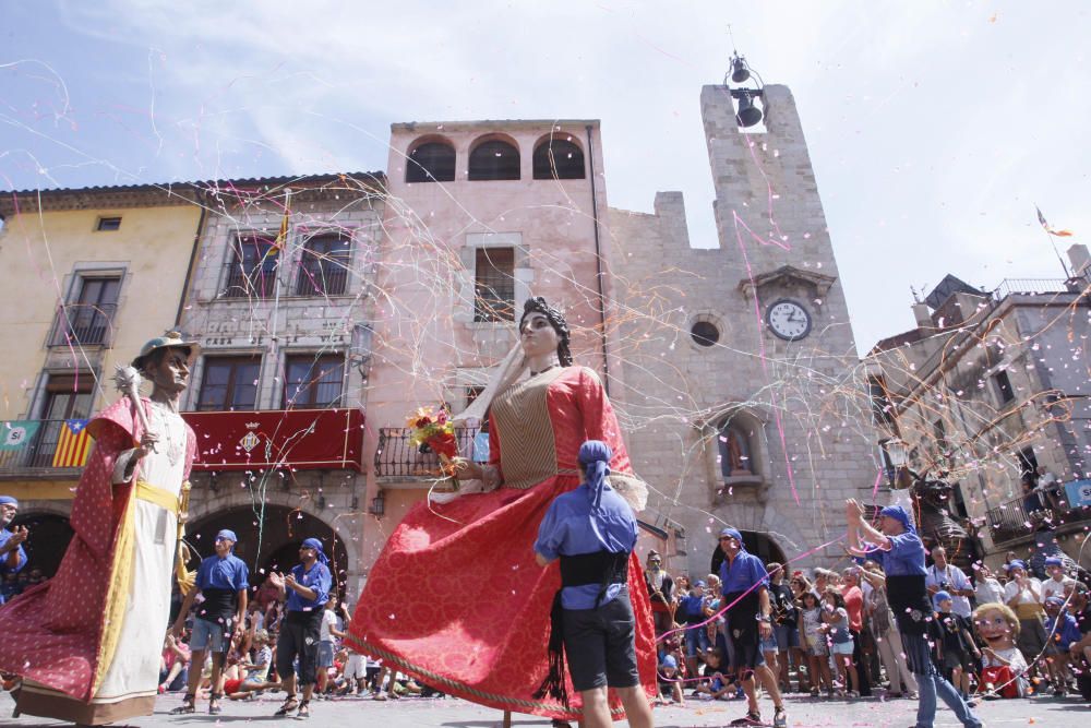 L''Àguila torna a la cercavila de Sant Genís a Torroella de Montgrí