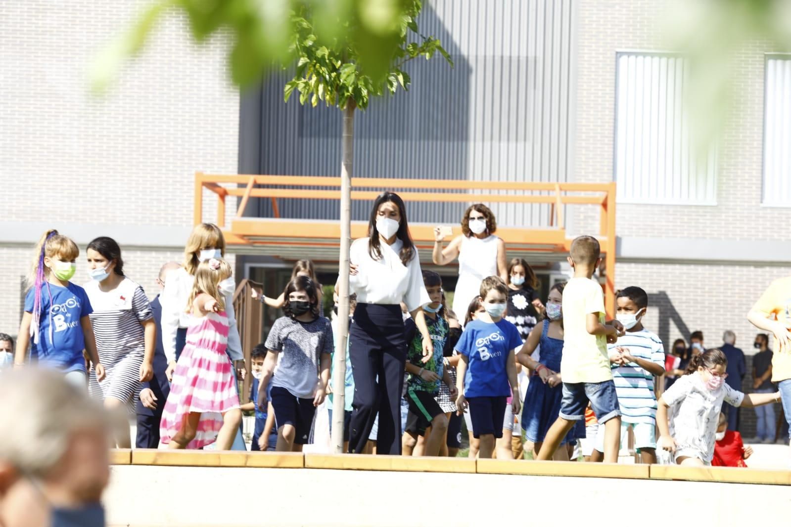 FOTOGALERÍA | La reina Letizia inaugura el curso escolar en Zuera