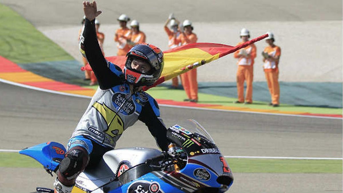 Tito Rabat celebra su victoria en el Gran Premio de Aragón de Moto2 disputado este sábado en el circuito turolense de Motorland