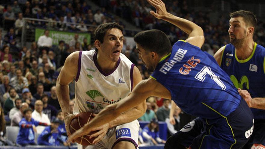 Carlos Suárez, en un lance del juego ante el Estudiantes.