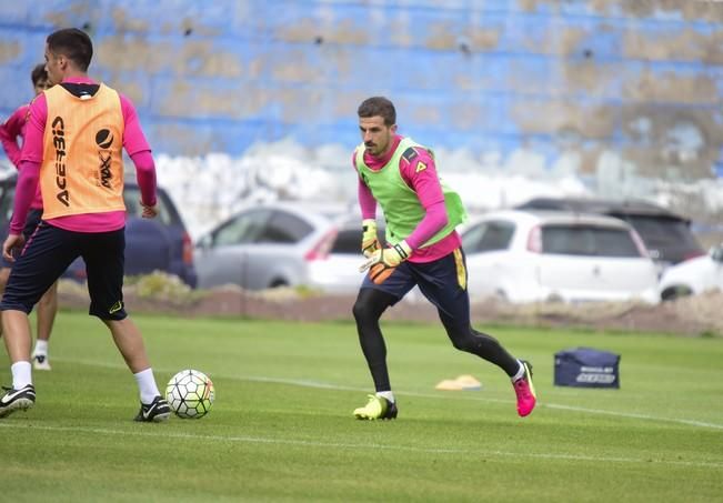 Entrenamiento de la UD Las Palmas en Barranco ...