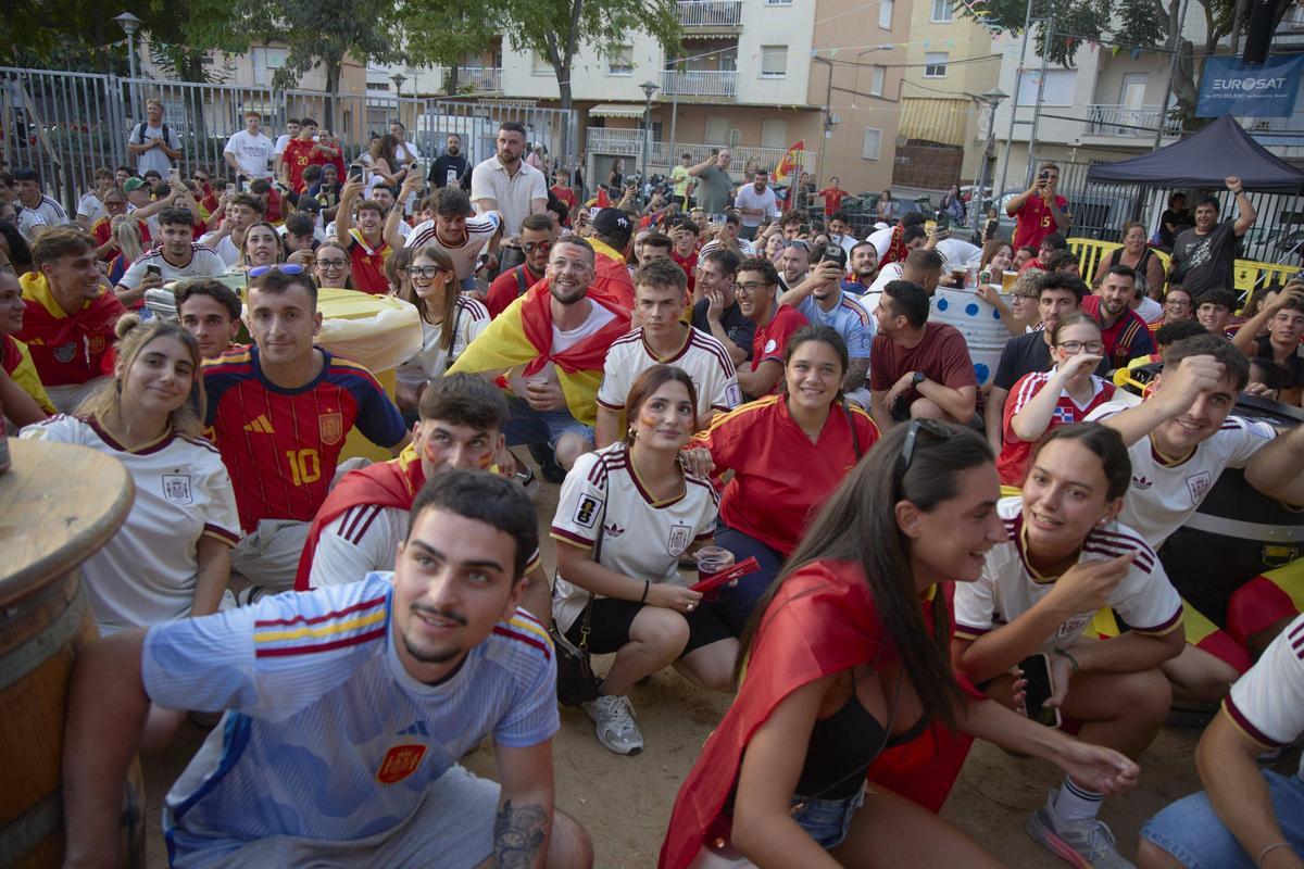 Les imatges de la concentració a Blanes per seguir la selecció espanyola