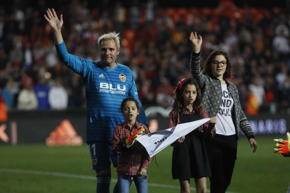 Cañizares llora al despedirse de Mestalla