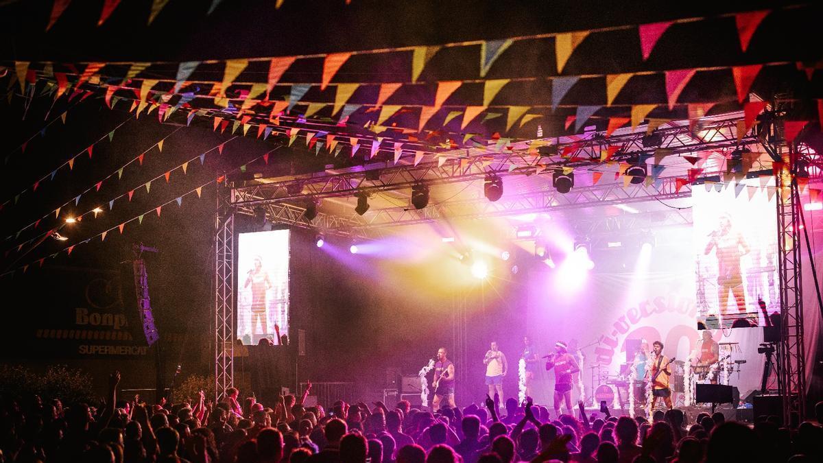 Els concerts de nit són una de les cites més esperades de la festa major |