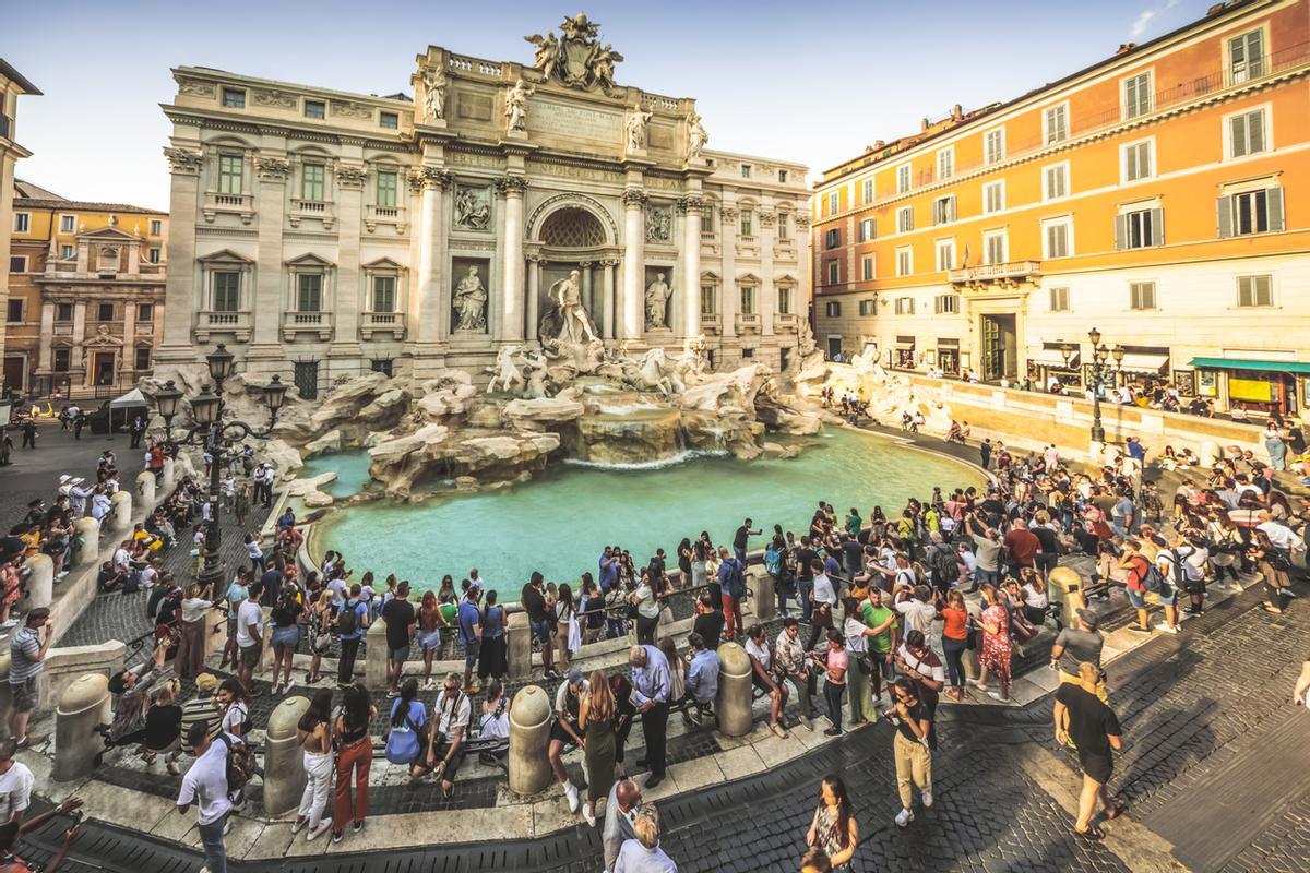 La Fontana di Trevi llena de gente