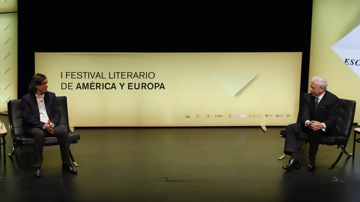 Mario Vargas Llosa y Mircea Cartarescu, en el festival Escribidores