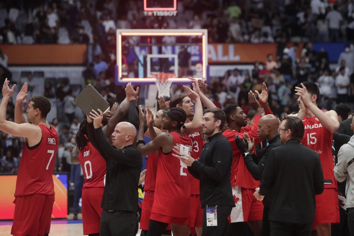 Jakarta (Indonesia), 16/08/2023.- Canada team player celebrate after winning the FIBA Basketball World Cup 2023 group stage second round match between Spain and Canada in Jakarta, Indonesia, 03 September 2023. (Baloncesto, España) EFE/EPA/ADI WEDA