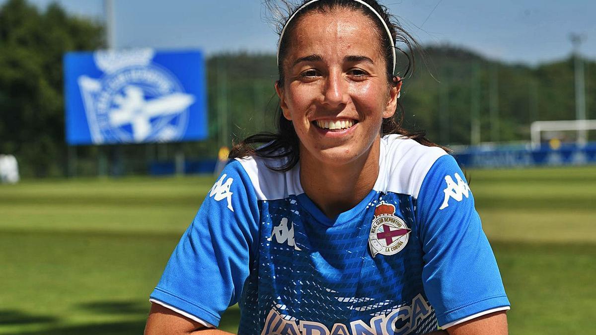 Cris Martínez, ayer en la ciudad deportiva de Abegondo después del entrenamiento. |  // CARLOS PARDELLAS