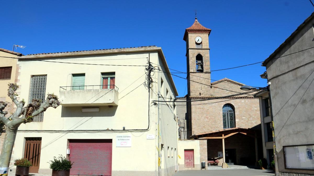 Edifici del Centre Cultural, amb activitats als baixos de l'antiga rectoria