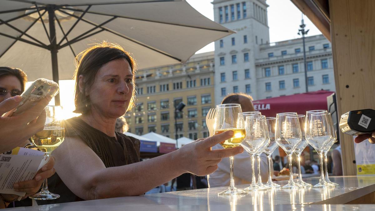 Ambiente en Plaza Catalunya con motivo de una nueva edición del ‘Tast a la Rambla’