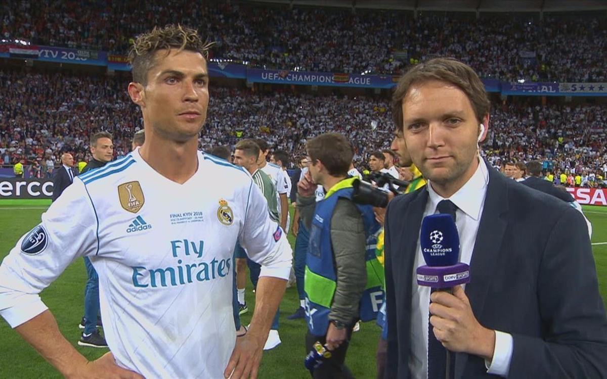 Rodrigo Fáez entrevistando a Cristiano Ronaldo tras la Champions conseguida por el Real Madrid en 2018.