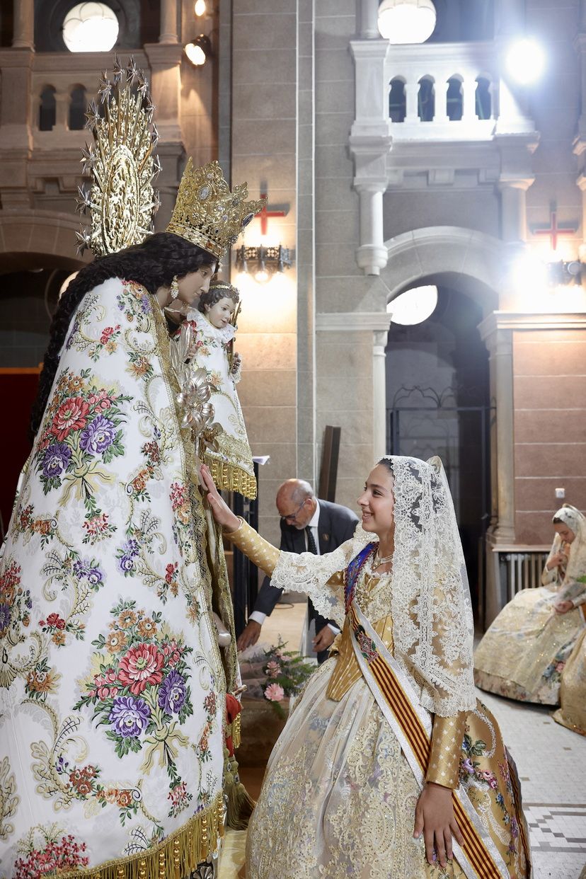 Así ha sido el Besamanos de las falleras mayores y cortes de honor 2025