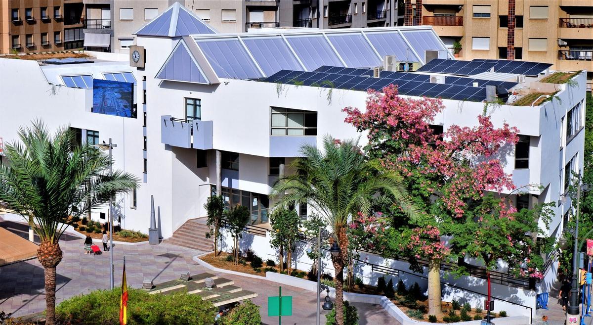 Vista del Ayuntamiento de Molina de Segura desde las alturas.