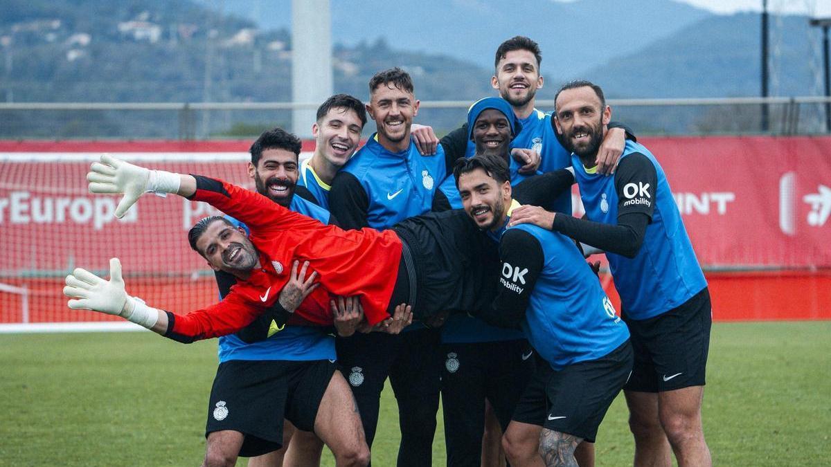 Cuéllar, Samu Costa, Antonio Sánchez, Valery, Raíllo, Chiquinho, Copete y Muriqi.