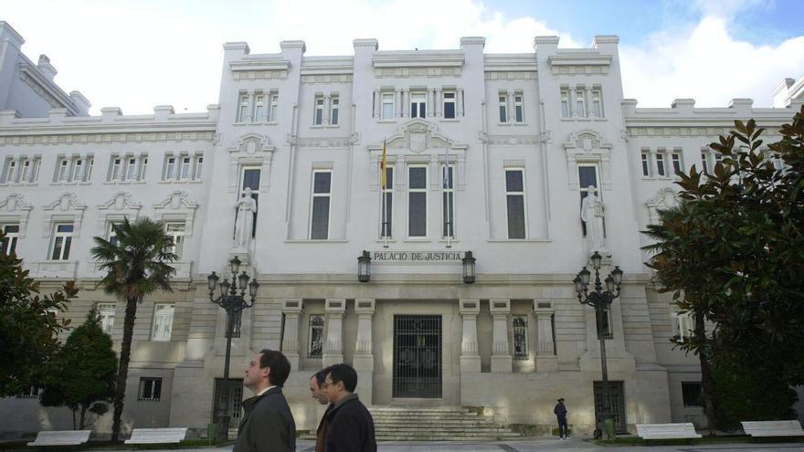 Condenado a tres años de suspensión un profesor que agarró del cuello a un alumno en Ortigueira
