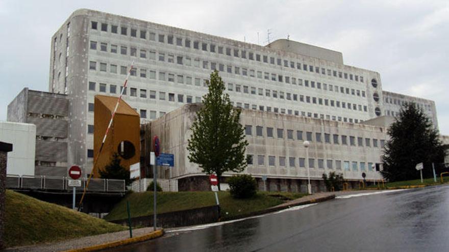 El hospital Meixoeiro será el centro de referencia gallego para los supuestos casos de ébola. // FARO