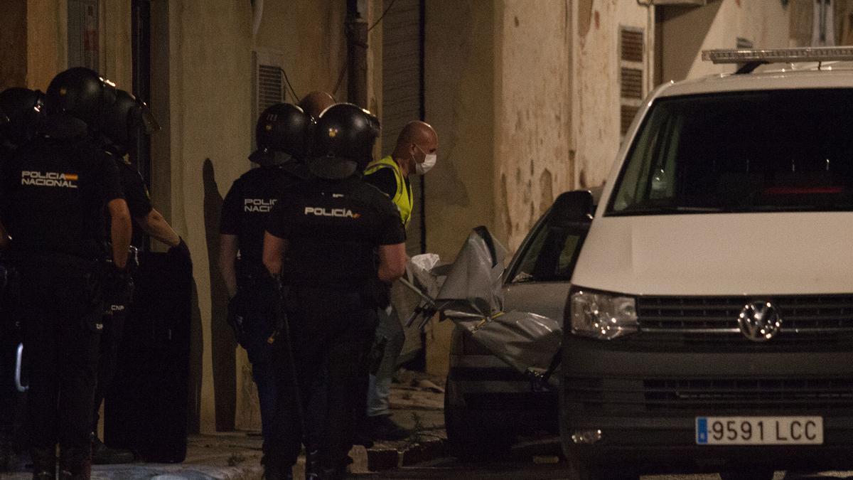 La Policía atrapa al joven que mató a un hombre de un tiro en su casa de  Manises - Levante-EMV