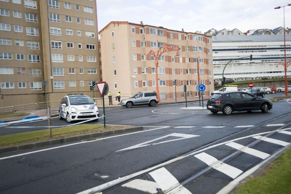 Herida al chocar su coche contra una farola