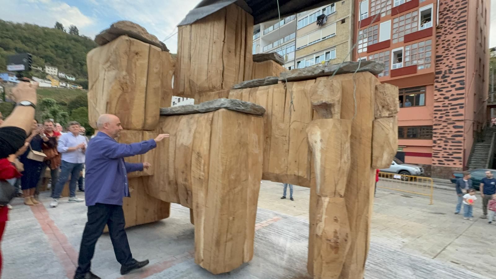 Cangas del Narcea ya tiene su monumento tributo al ganadero
