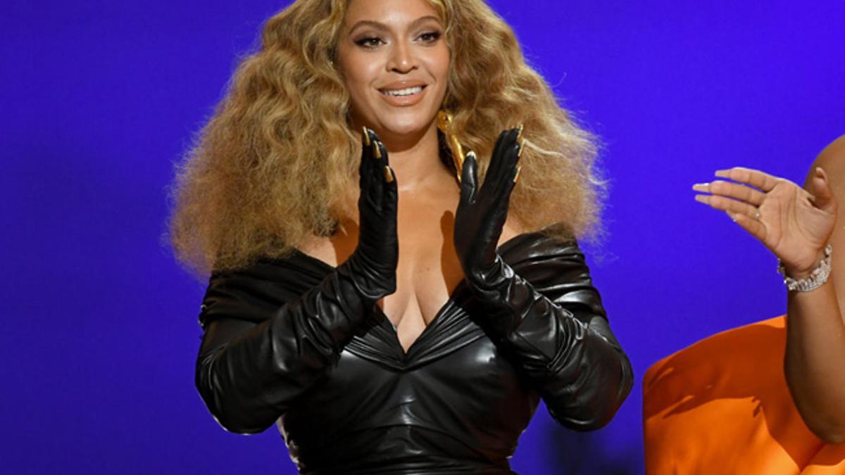 Beyoncé se atreve con la melena con efecto 'frizz' para los Premios Grammy 2021