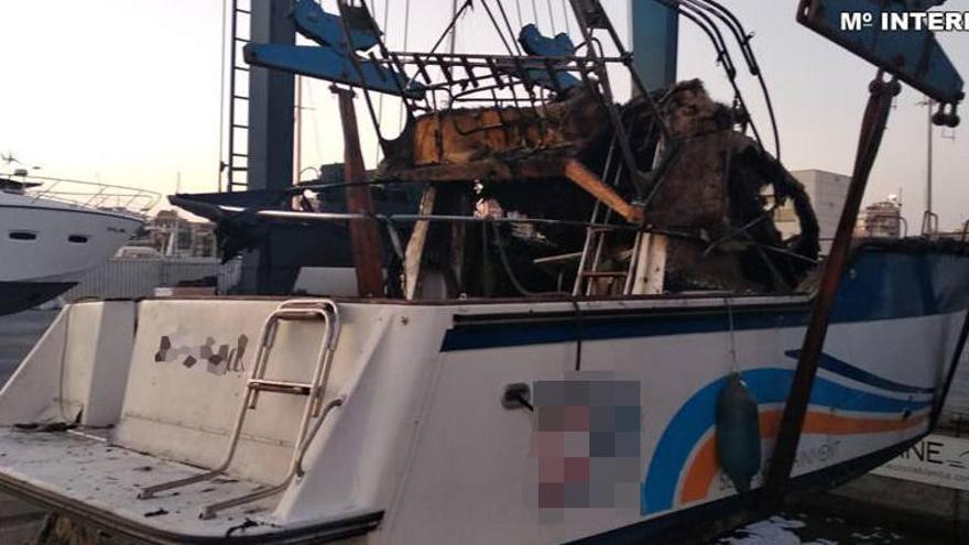 Situación final del barco incendiado, que solicitó auxilio (May Day)