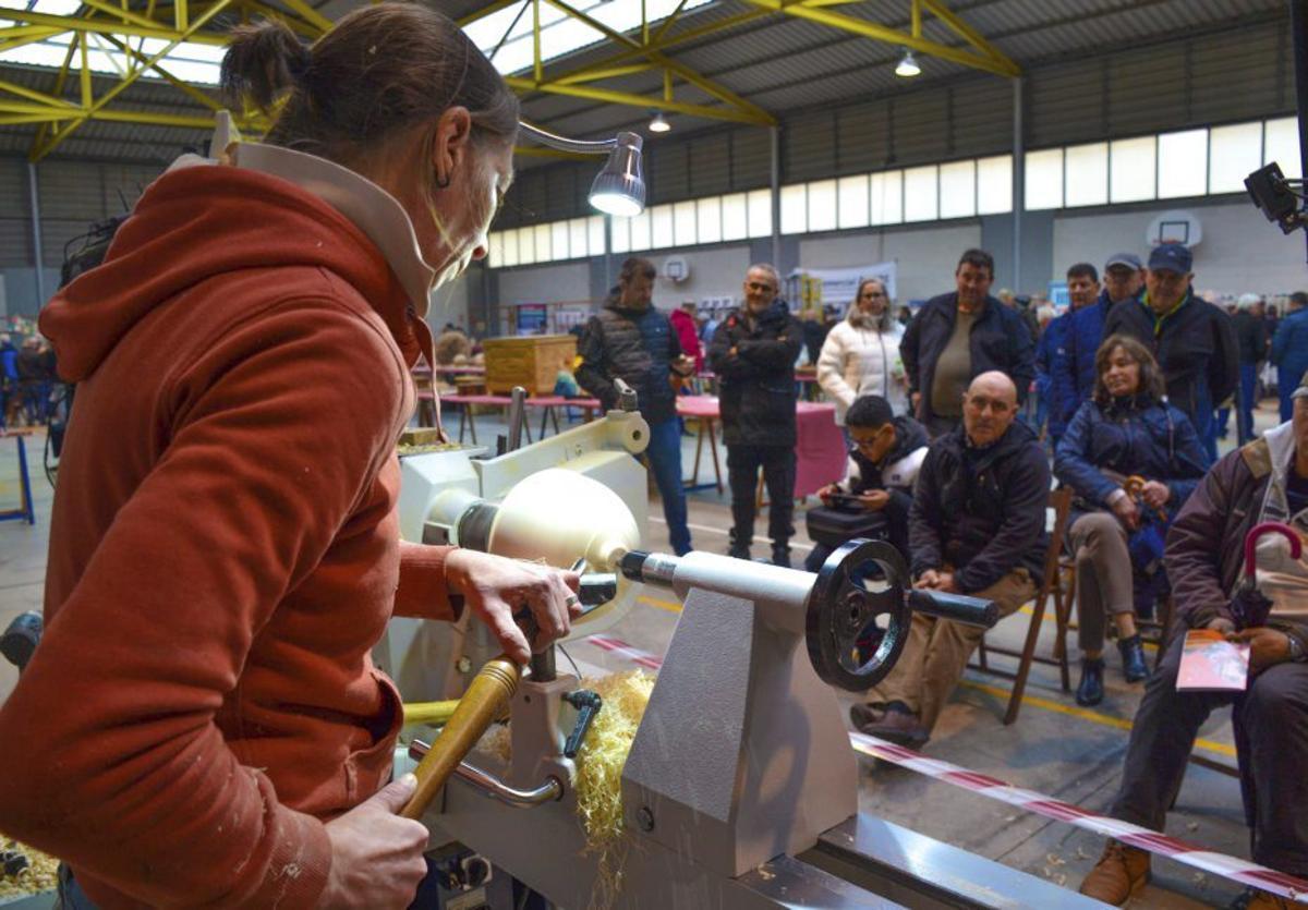 Pravia enseña el arte de la madera