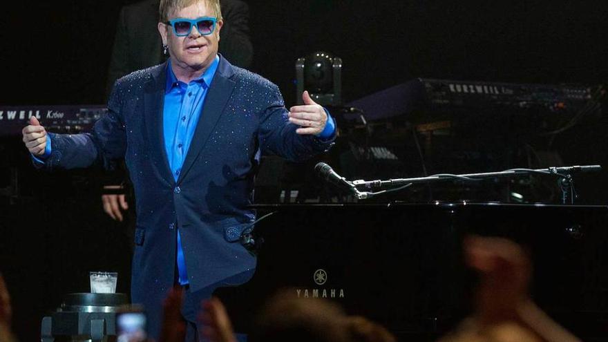 Elton John, la vida alrededor de un concierto