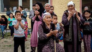 Ciudadanos de Kirghizstan evacuados de los distritos fronterizos con Tadjikistan por los ataques por la disputa territorial.