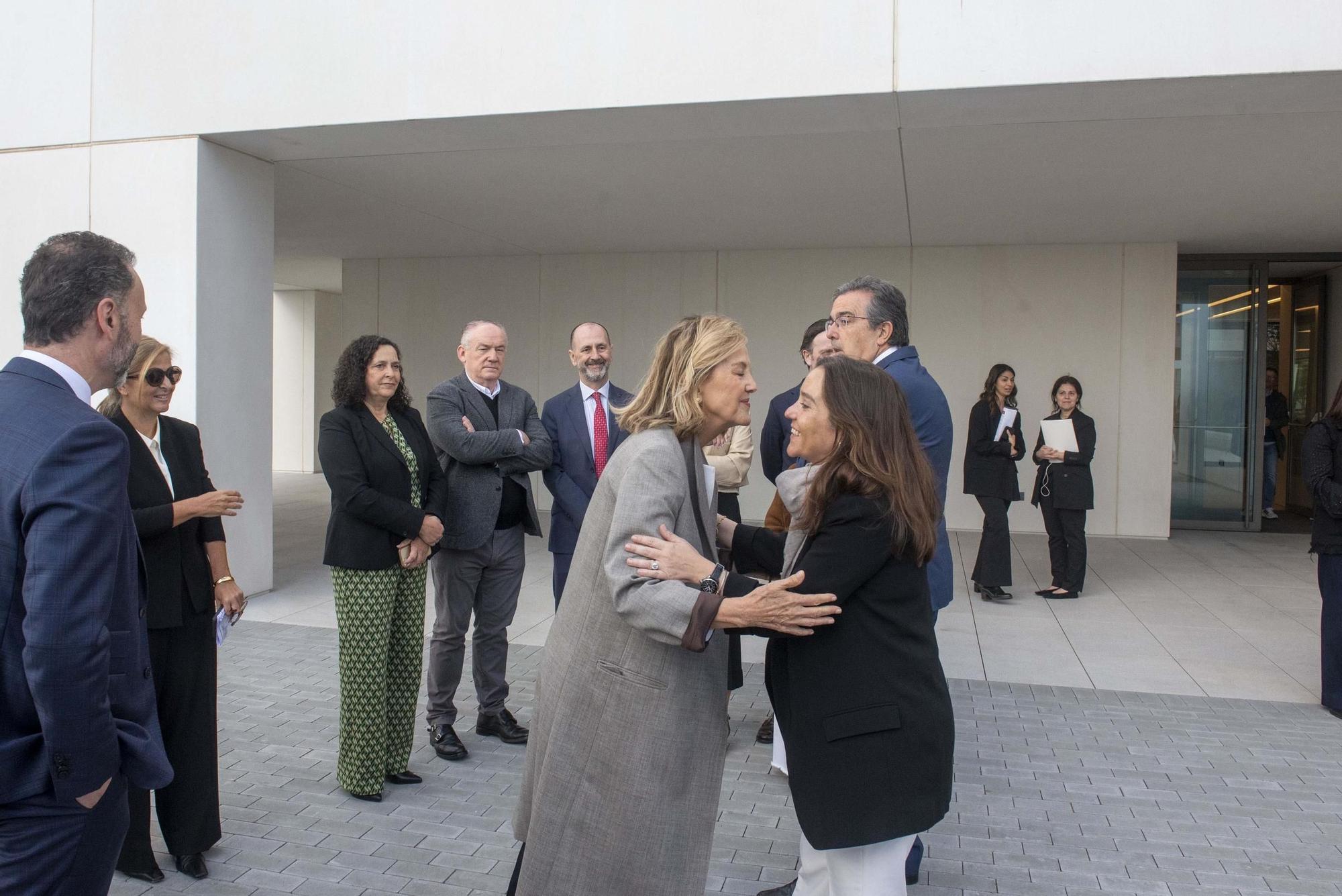 Visita a la nueva residencia de mayores de Eirís financiada por la Fundación Amancio Ortega