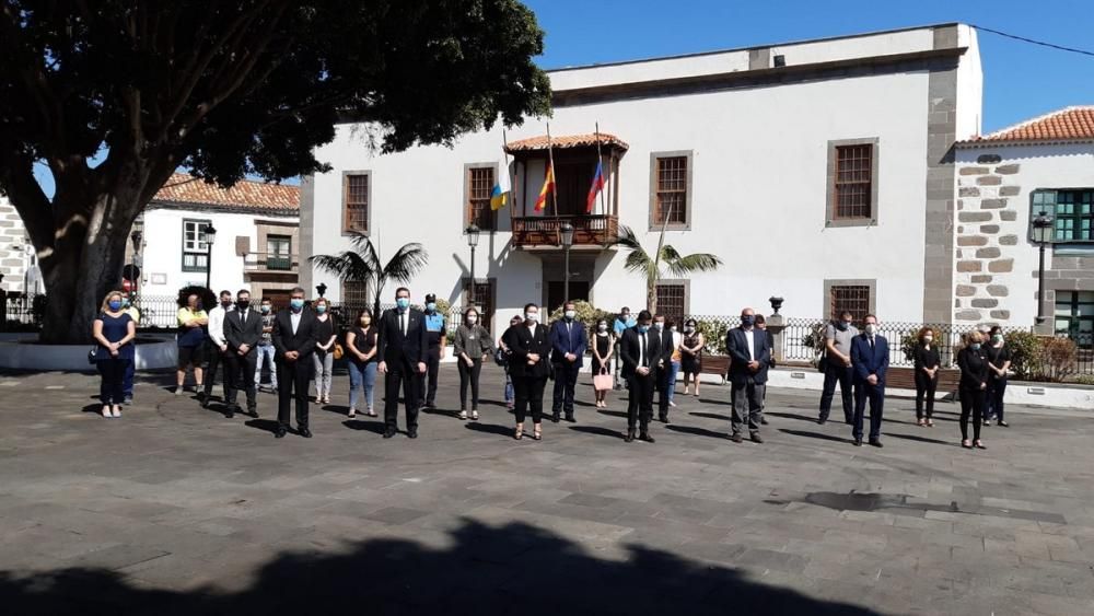 Minuto de silencio en todas las administraciones.