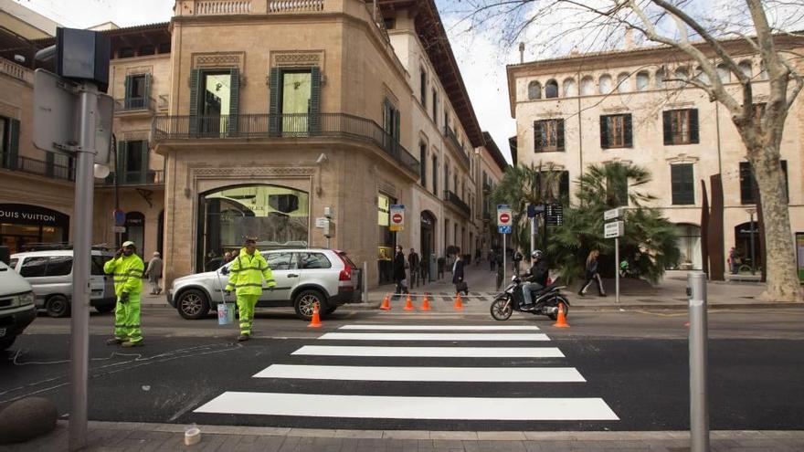 El paseo del Born de Palma, ayer a mediodía, tras haber sido reasfaltado.