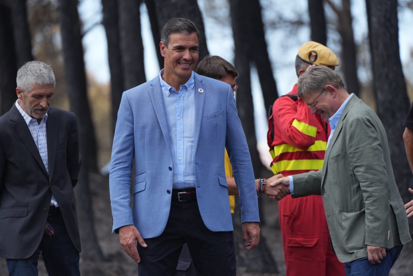 Las imágenes de la visita de Pedro Sánchez a la zona del incendio de Bejís