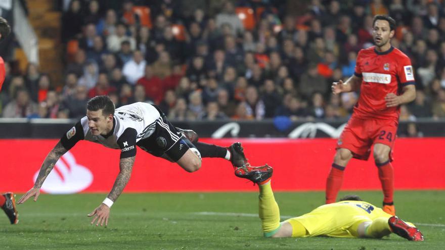 Santi Mina sufre una lesión muscular y se perderá los partidos ante Sevilla y Alavés