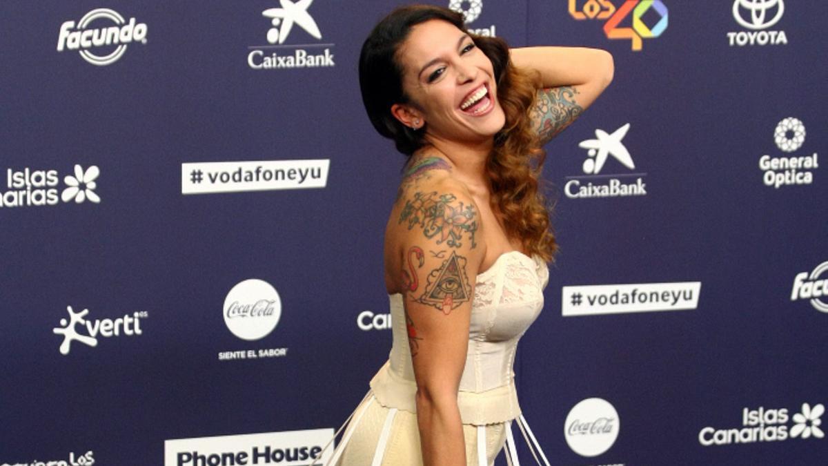 Premios Los 40 Principales: Lorena Castell con look lencero