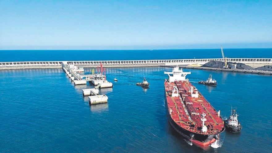 El Puerto de A Coruña da luz verde al traslado definitivo de Repsol al puerto exterior, con una inversión de 140 millones de euros