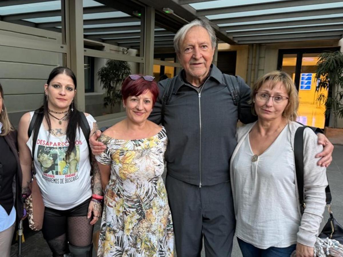 Membres de la família Orrit amb el popular periodista Paco Lobatón en lacte institucional