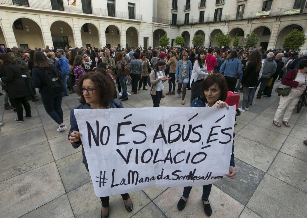 Manifestación en Alicante contra la sentencia a "La Manada"