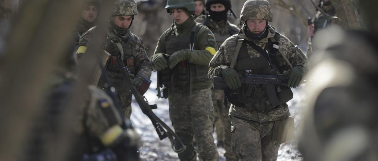Varios soldados ucranianos