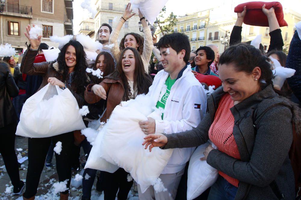 Guerra de almohadas en Valencia