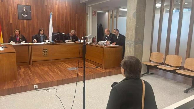 La exempleada durante el juicio.