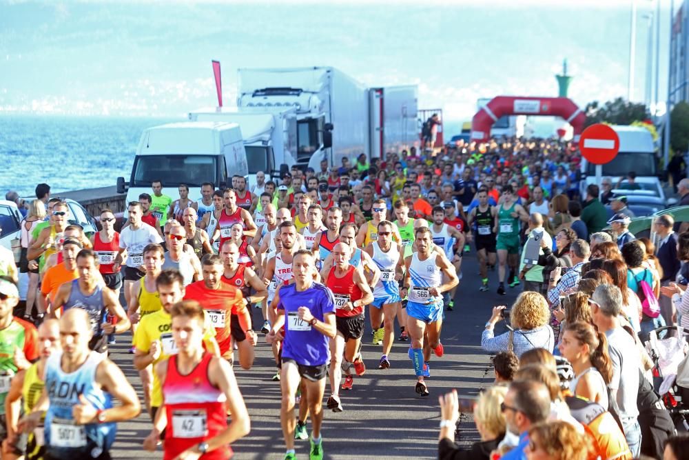 Cerca de 500 corredores participaron esta mañana en la carrera de 10 kilómetros de O Berbés