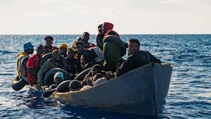 Migrantes intentando cruzar el centro del mediterráneo en noviembre de 2022