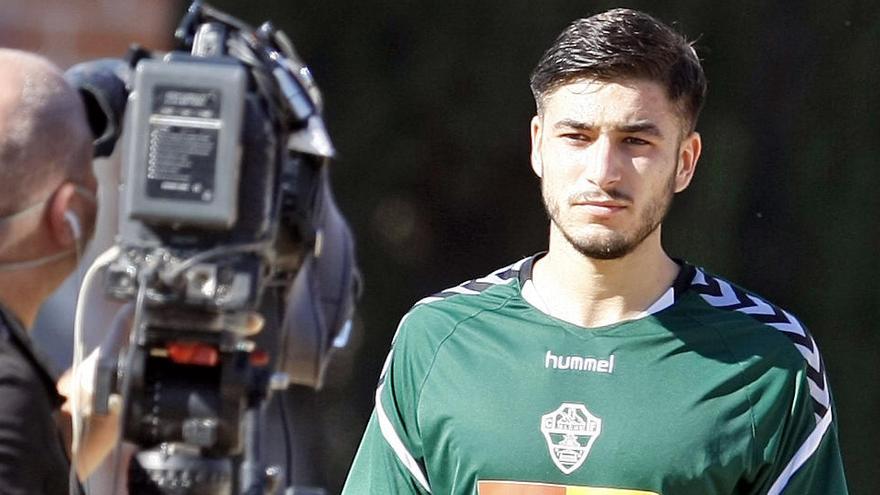 El canterano Óscar Gil, al término del entrenamiento de este martes.