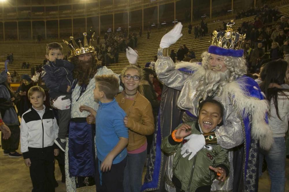 Sus Majestades llegan a la plaza de toros