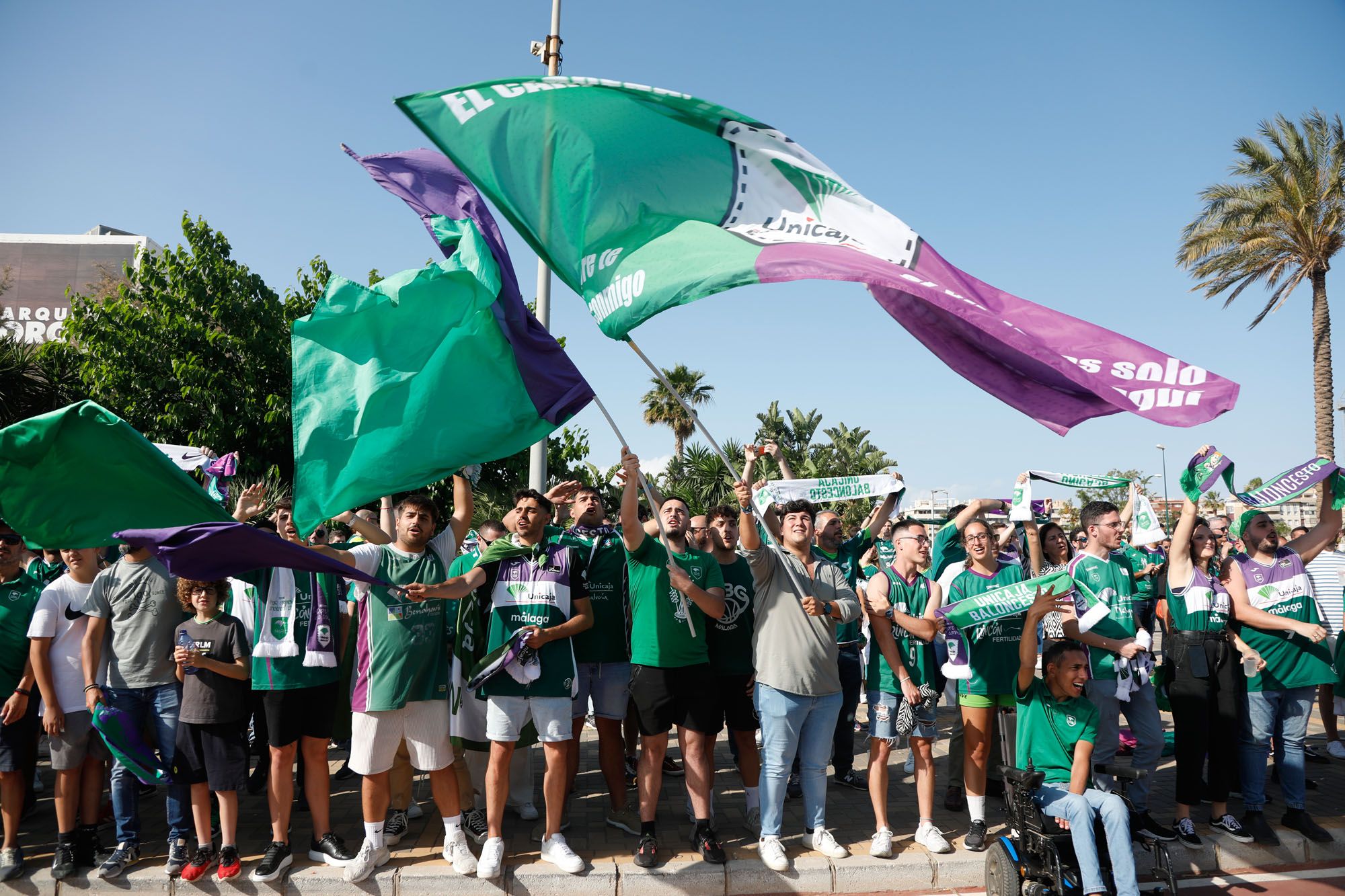 El recibimiento al Unicaja para la Final Four de la BCL, en imágenes