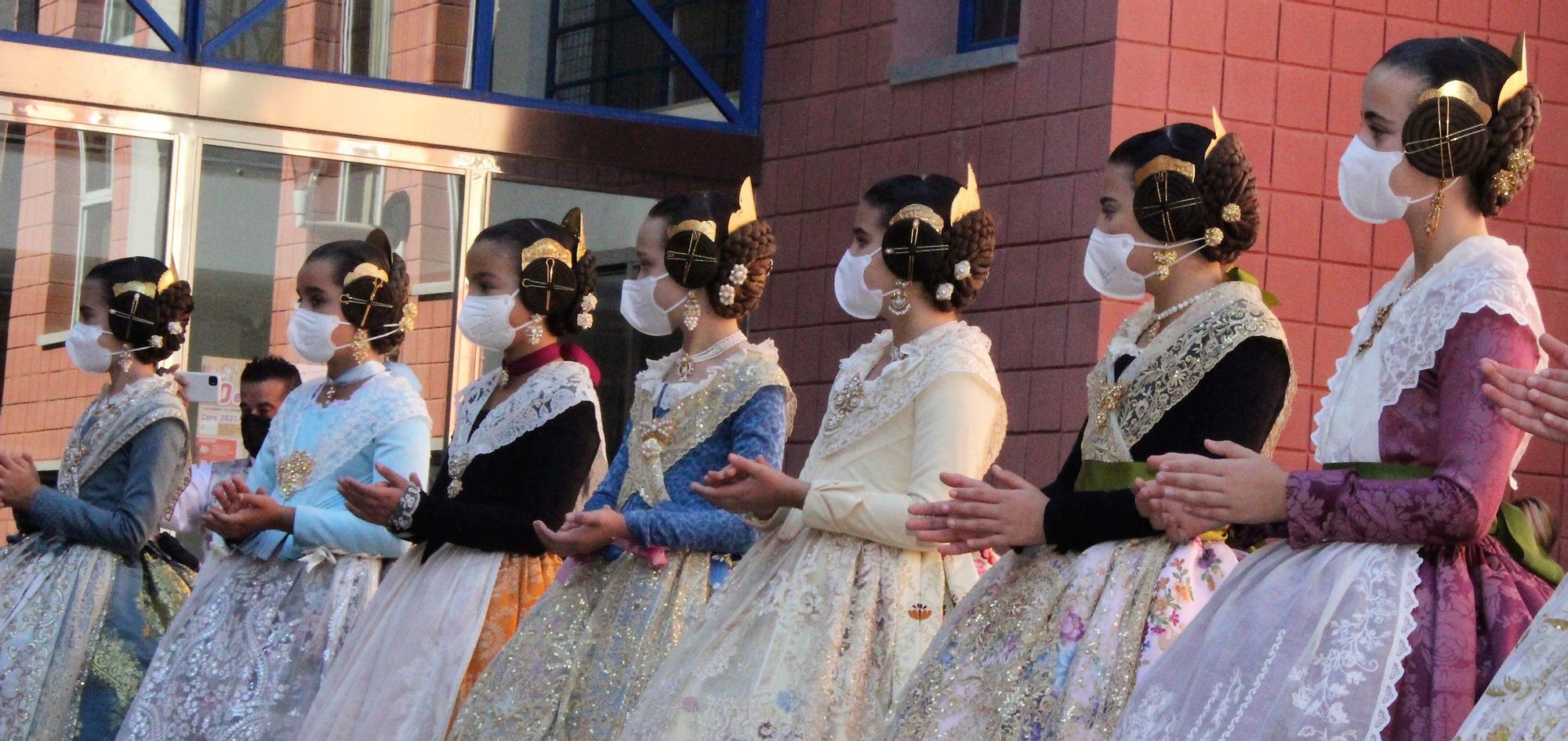 Carmen, Nerea y las cortes acompañan a las fallas de Quart y Xirivella en la procesión de la Senyera