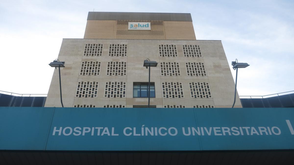 El Hospital Clínico universitario Lozano Blesa, donde la víctima fue ingresado.